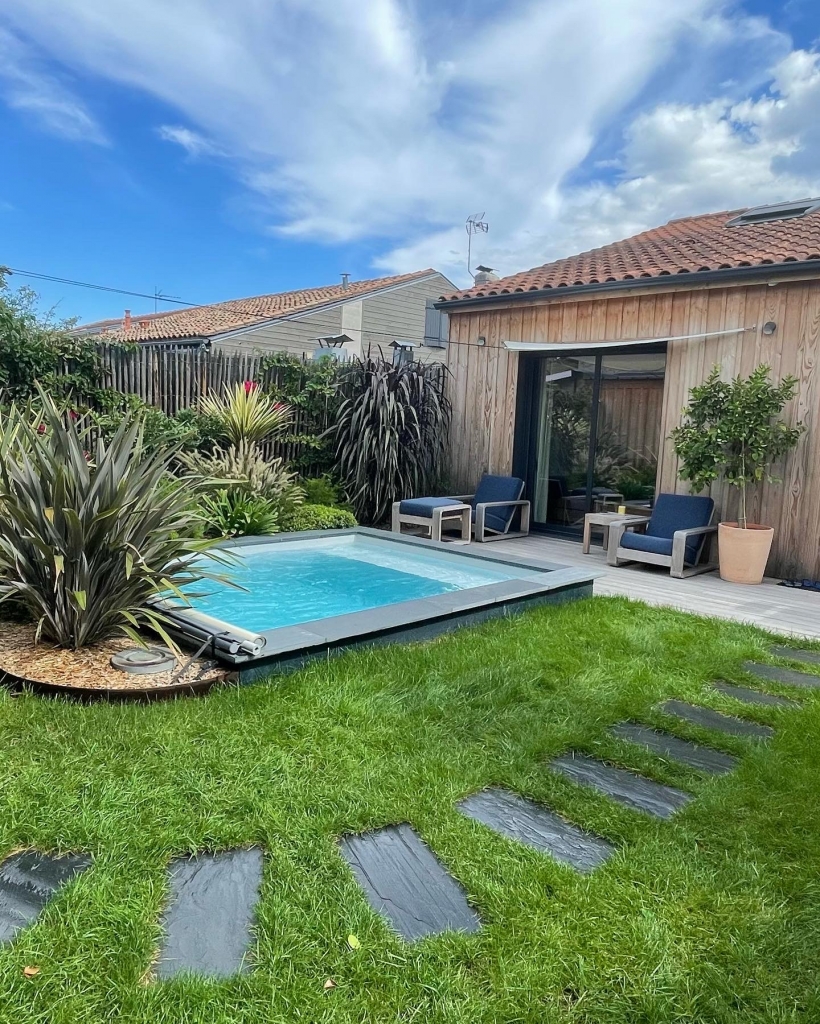 Aménagement paysager durable combinant bois et végétal en Gironde