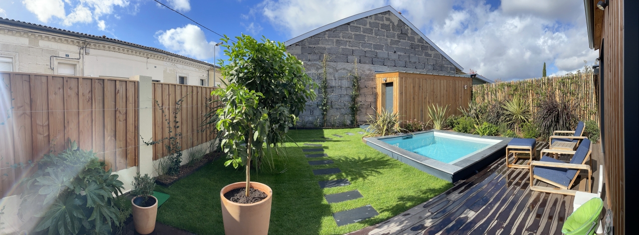 Structuration complète d’un jardin avec terrasse, bordures et plantations décoratives