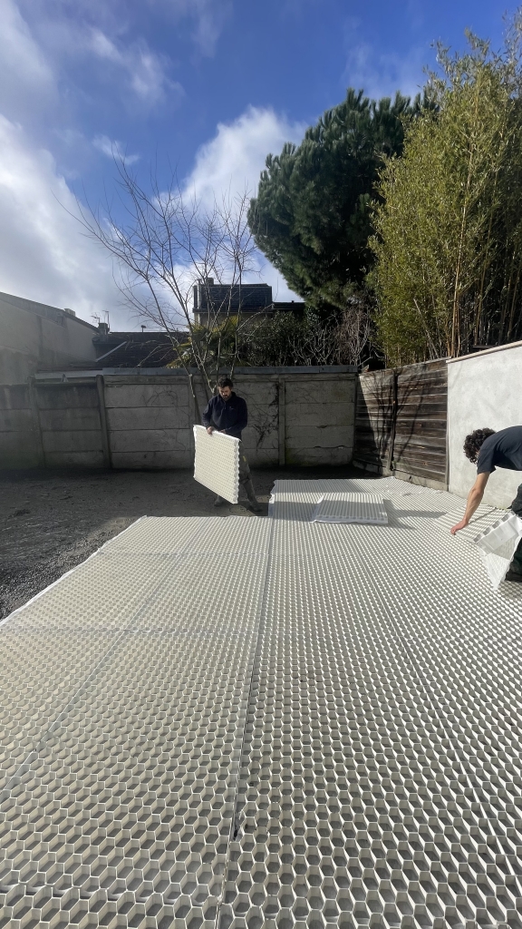Pose de terrasse bois sur plots avec finition haut de gamme à Bordeaux