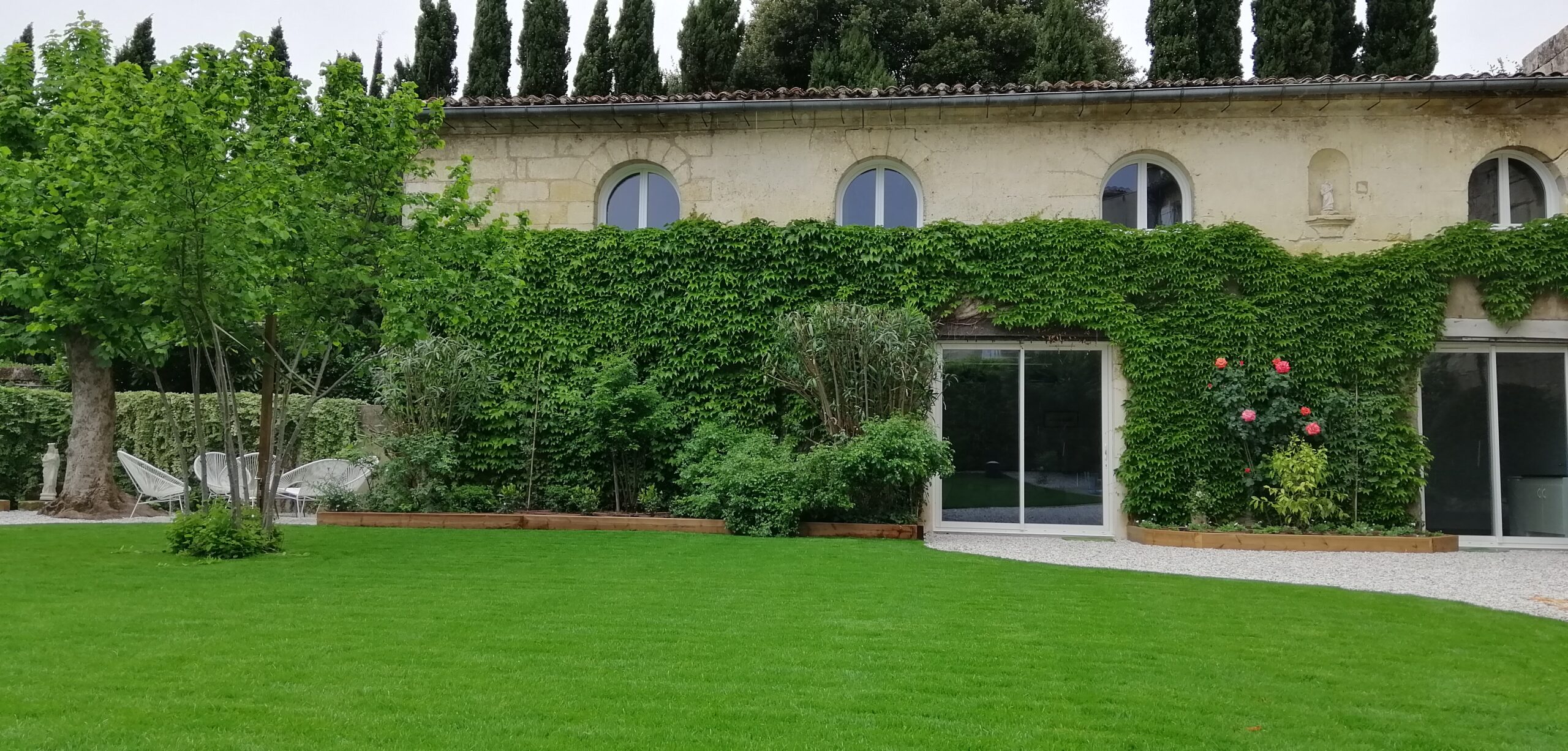 Création de pelouse et engazonnement professionnel en région bordelaise