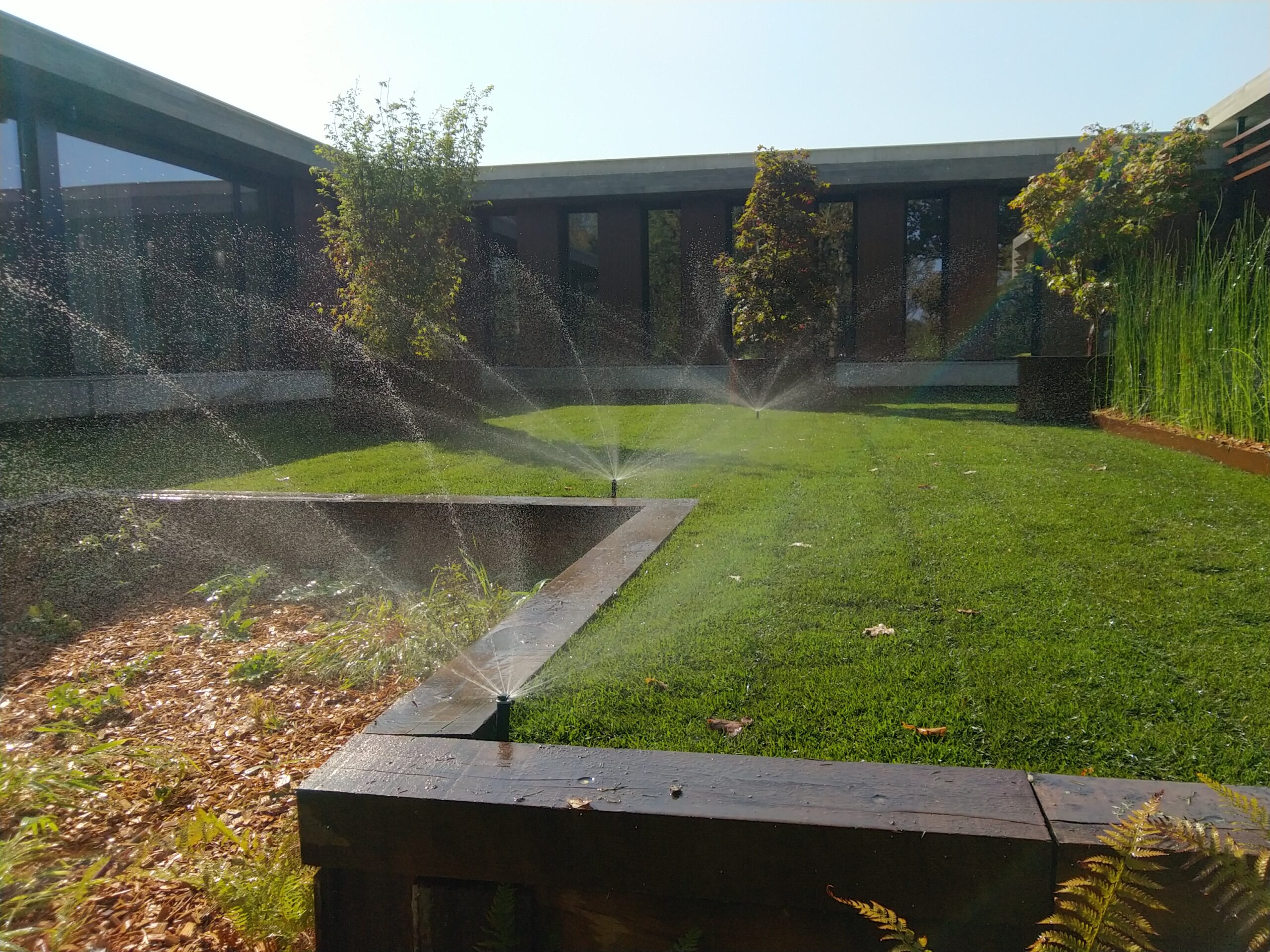 Paysagiste à Libourne et Bordeaux - Jardin urbain d'inspiration anglaise.