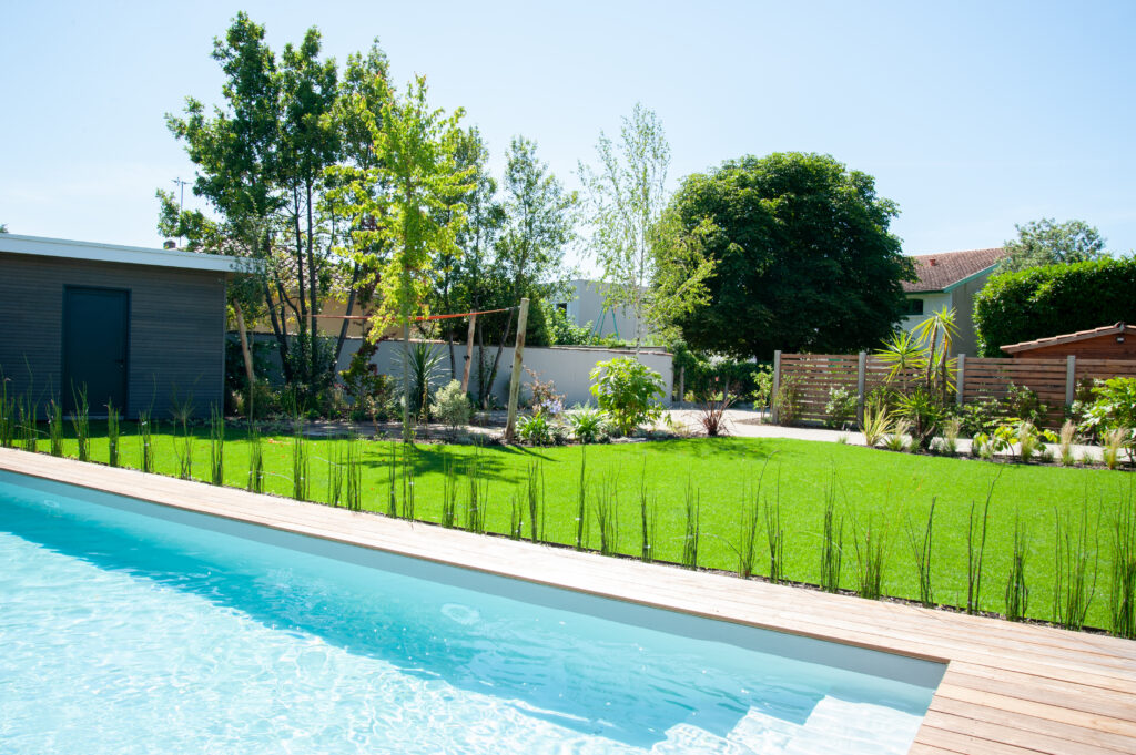 Un jardin vert toute l'année grâce à l'arrosage automatique, électrovannes commandées à distance
