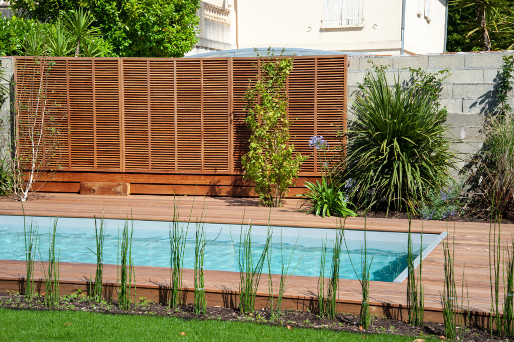 Maçonneries paysagères, claustras, terrasses bois, carport, brise vue bois - Aménagement bois jardins