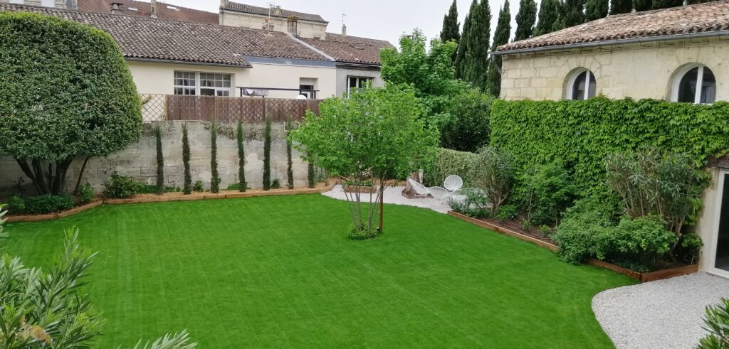Un vrai salon de jardin en Gironde - Penser le jardin comme une pièce de vie à part entière
