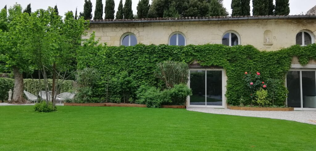 Structuration jardin, taille raisonnée, suivi saisonnier - Profiter de son jardin toute l'année avec Grandeur Nature, paysagiste haut de gamme en Aquitaine